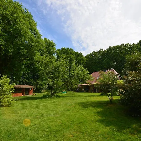 Haus Im Gruenen Шнефердинген