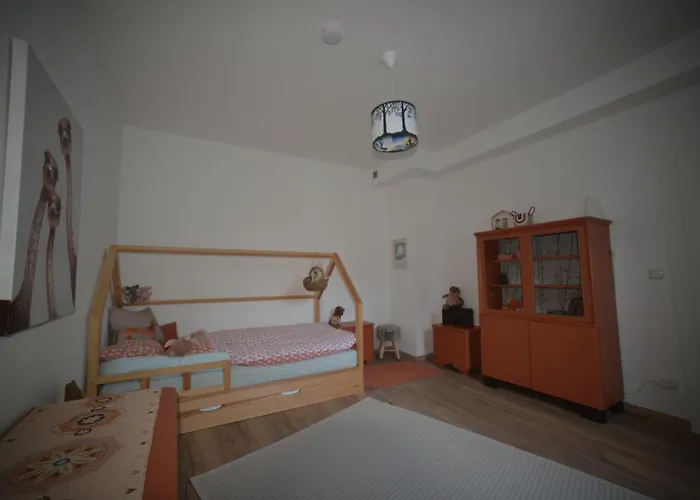 Haus Im Gruenen * シュネーヴァーディンゲン