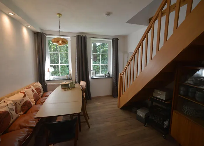 Haus Im Gruenen * シュネーヴァーディンゲン